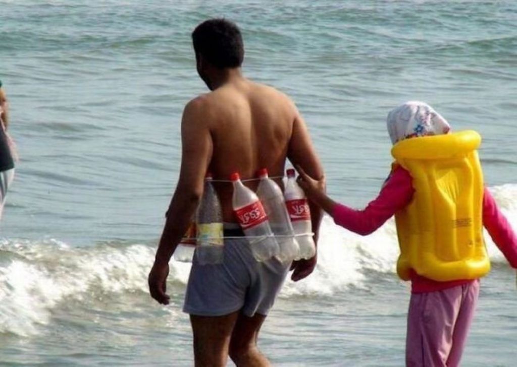 Queste foto imbarazzanti in spiaggia che sono stati catturati al momento giusto Quotes   