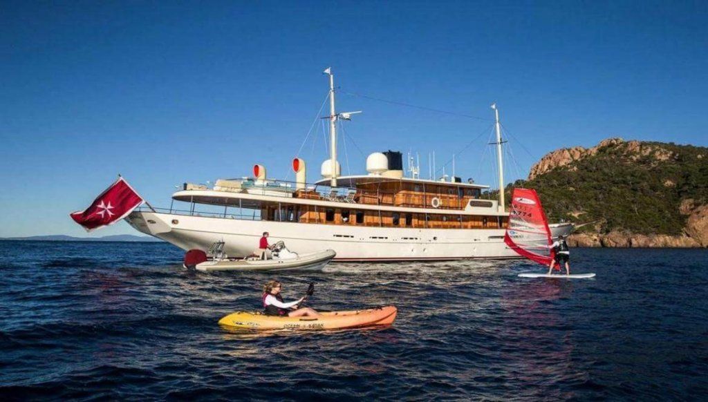 I più incredibili jet e yacht privati delle star Quotes   